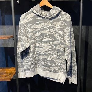 Gray Camo men’s Sweatshirt Sz Medium no stains. Super comfortable